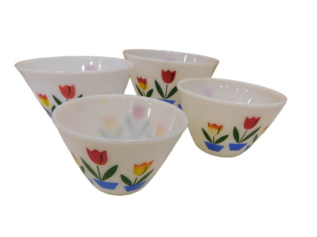 Vintage 4 Piece Fire King Tulip Spash Bowls (6 1/2", 7 1/2", 8 1/2" and 9 1/2") (1 of 5)