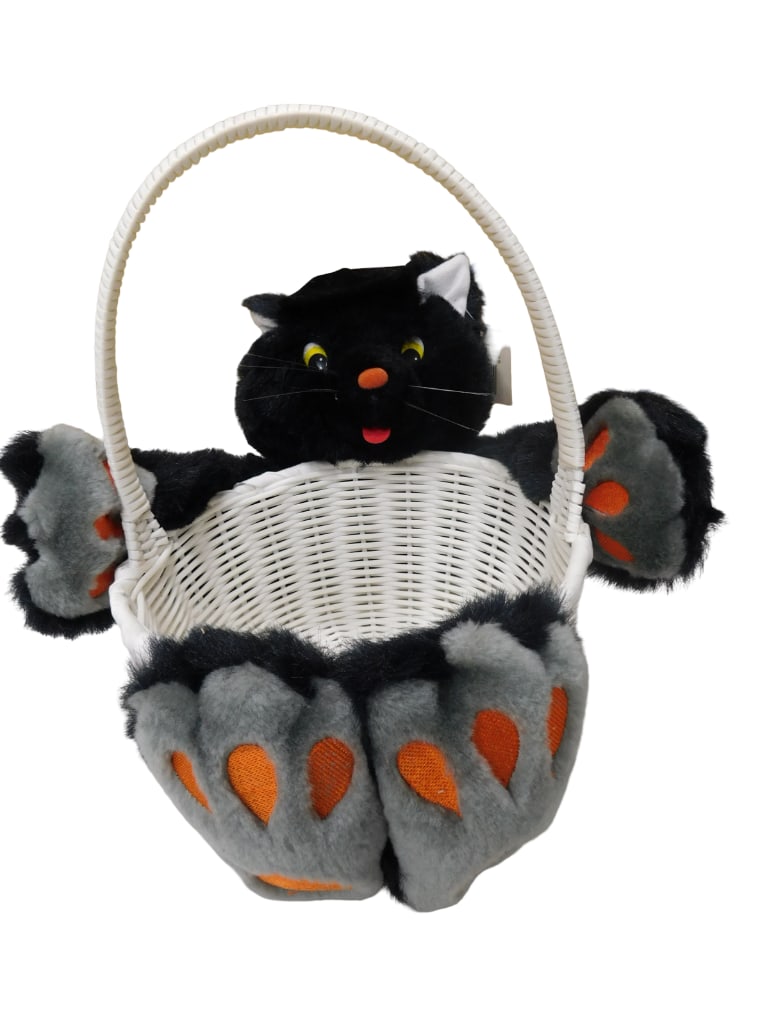 1 Vintage Tisket's Taskets Halloween Basket Featuring Black Cat New with Tag: 1 Vintage Tisket's Taskets Halloween Basket Featuring Black Cat New with Tag. All pictures are considered part of the description and should be examined carefully by bidders. Live Auctioneers is