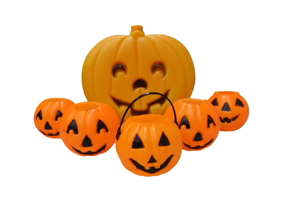 Vintage Flat 8" Tall Jack O' Lantern and 5 Mini Buckets: Vintage Flat 8" Tall Jack O' Lantern and 5 Mini Buckets. All pictures are considered part of the description and should be examined carefully by bidders. Live Auctioneers is now offering Live Shipping
