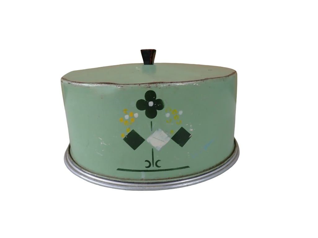 Vintage Tin Cake Keeper: Vintage Tin Cake Keeper. All pictures are considered part of the description and should be examined carefully by bidders. Live Auctioneers is now offering Live Shipping through them. This is an option