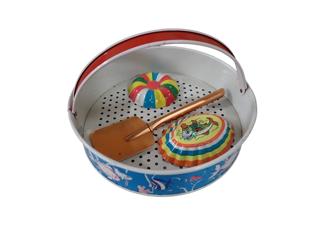 Vintage Metal Sand Strainer, Shovel, and Toys: Vintage Metal Sand Strainer, Shovel, and Toys. All pictures are considered part of the description and should be examined carefully by bidders. Live Auctioneers is now offering Live Shipping thro