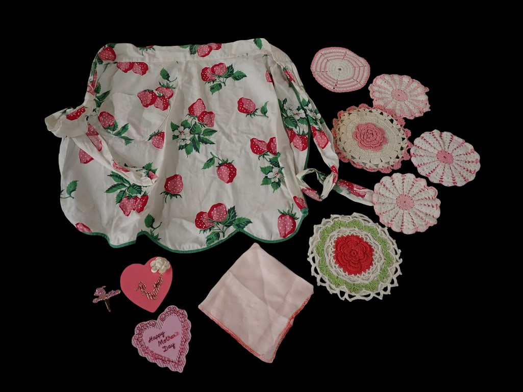 Lot of Vintage Linens Including Strawberry Apron, Pink Handkerchief, and Pink Doilies as well as Mot: Lot of Vintage Linens Including Strawberry Apron, Pink Handkerchief, and Pink Doilies as well as Mothers Day Cake Toppers. All pictures are considered part of the description and should be examined c