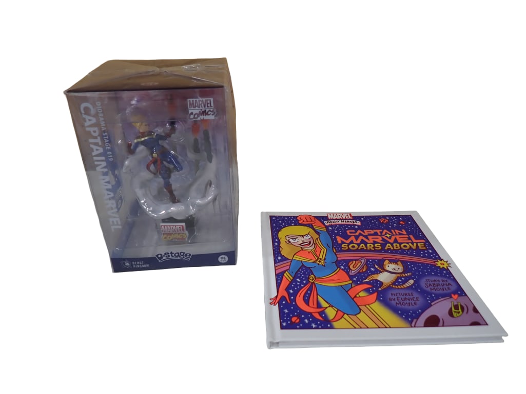 Marvel Comics D Stage Diaorama Captain Marvel New in Unopened Box and Marvel Hello Heroes Captain Ma (1 of 3)