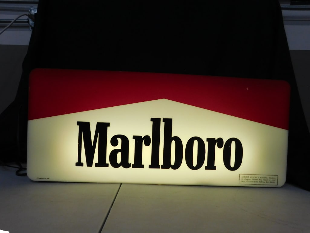 Marlboro Cigarettes Lighted Sign Works (1 of 5)
