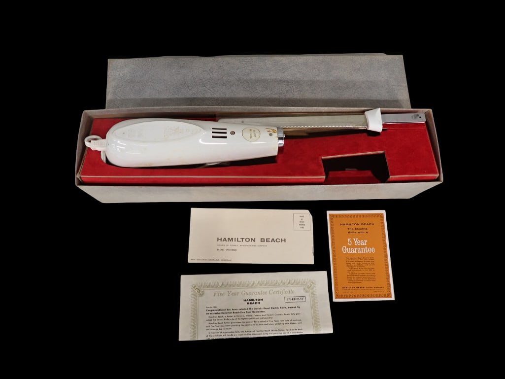 Vintage Hamilton Beach Electric Knife in Original Box with Paperwork: Vintage Hamilton Beach Electric Knife in Original Box with Paperwork Condition: untested All pictures are considered part of the description and should be examined carefully by bidders.