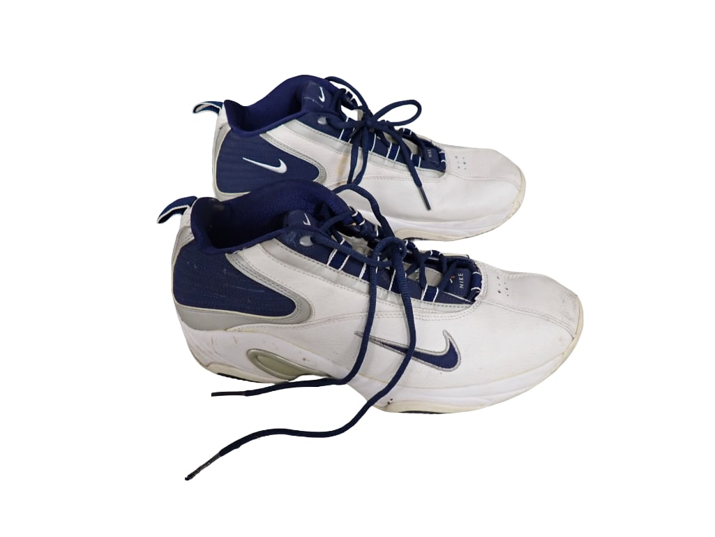 Pair of Nike Shoes Size 13: Pair of Nike Shoes Size 13 All pictures are considered part of the description and should be examined carefully by bidders. Live Auctioneers is now offering Live Shipping through them. This is an opti