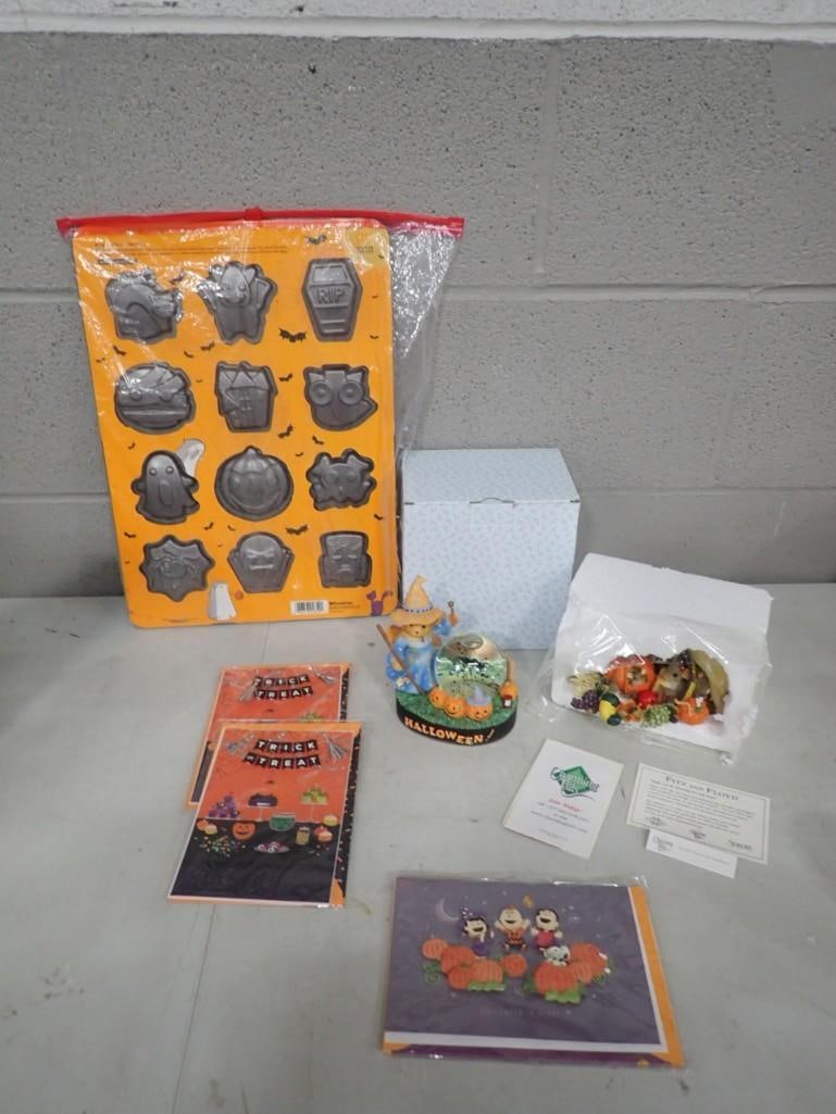 Halloween Lot including Cookie Molds, Snow Globe, Peanuts Cards, Fitz & Floyd Charming Tails (1 of 9)
