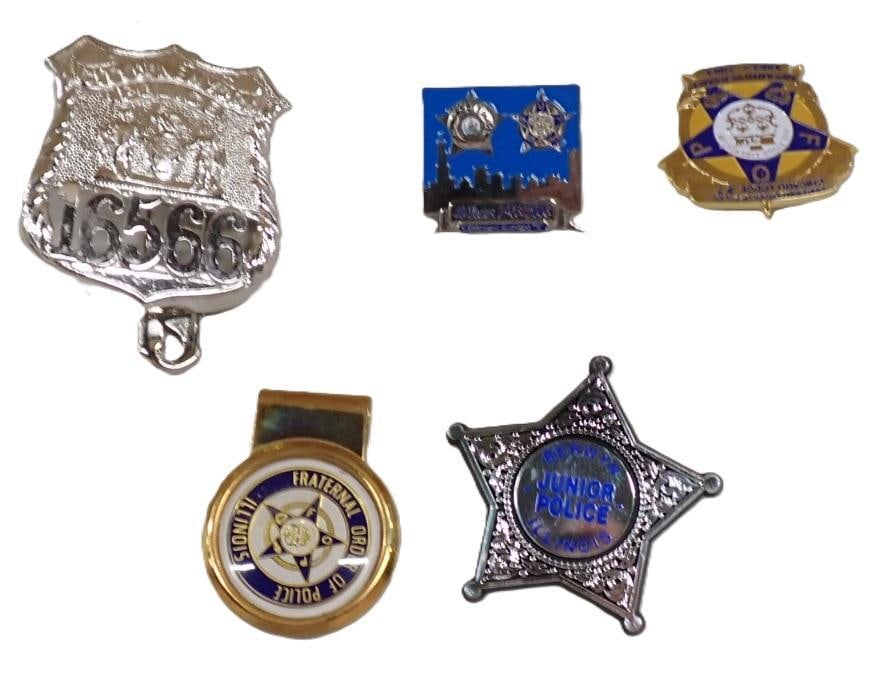 Lot of Badges including Junior Police, Fraternal order of Police, Money Clip, Chicago Skyline, etc.: Lot of Badges including Junior Police, Fraternal order of Police, Money Clip, Chicago Skyline, etc. All pictures are considered part of the description and should be examined carefully by bidders. Liv