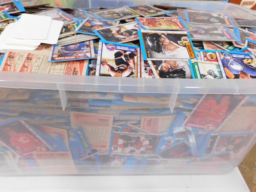 Large Bin of Sports Cards Mostly Hockey incl Wayne Gretzky, Mario Lemieux, Dave Barr, etc: Large Bin of Sports Cards Mostly Hockey incl Wayne Gretzky, Mario Lemieux, Dave Barr, etc All pictures are considered part of the description and should be examined carefully by bidders. Live Auctione