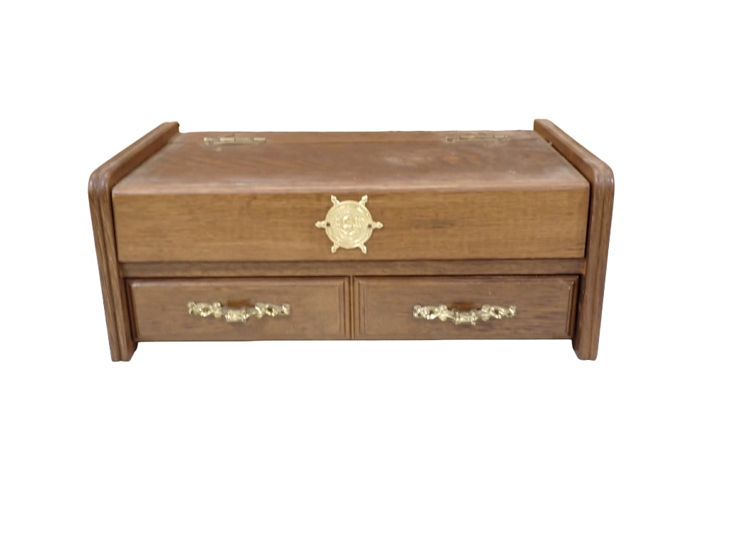 Vintage Wood Jewelry Box: Vintage Wood Jewelry Box All pictures are considered part of the description and should be examined carefully by bidders. Live Auctioneers is now offering Live Shipping through them. This is an option