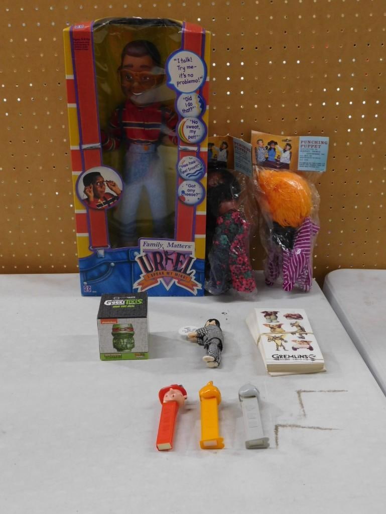 Toy Lot including Urkel from Family Matters with Box, Pee Wee Herman, Gremlins Cards, Punching Puppe (1 of 4)