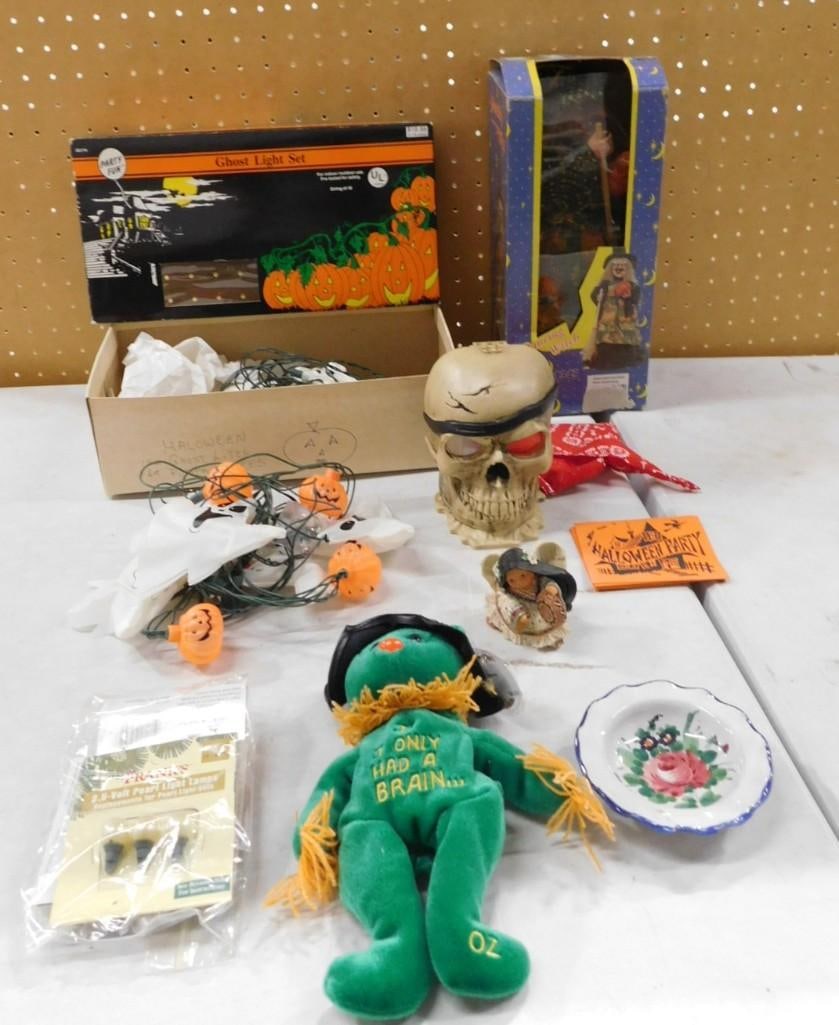 Halloween Lot including Wizard of Ozz Beanie, Halloween Lights, Ghost Lights, Skull, etc.: Halloween Lot including Wizard of Ozz Beanie, Halloween Lights, Ghost Lights, Skull, Dancing Witch, etc. All pictures are considered part of the description and should be examined carefully by bidders