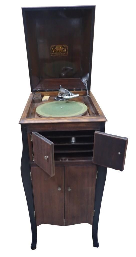 Antique Victrola Record Player - needs a bit of work: Antique Victrola Record Player - needs a bit of work The hinge for the lid needs to be reattached. The winding mechanism works, but it will only turn when the green plate is removed. All picture