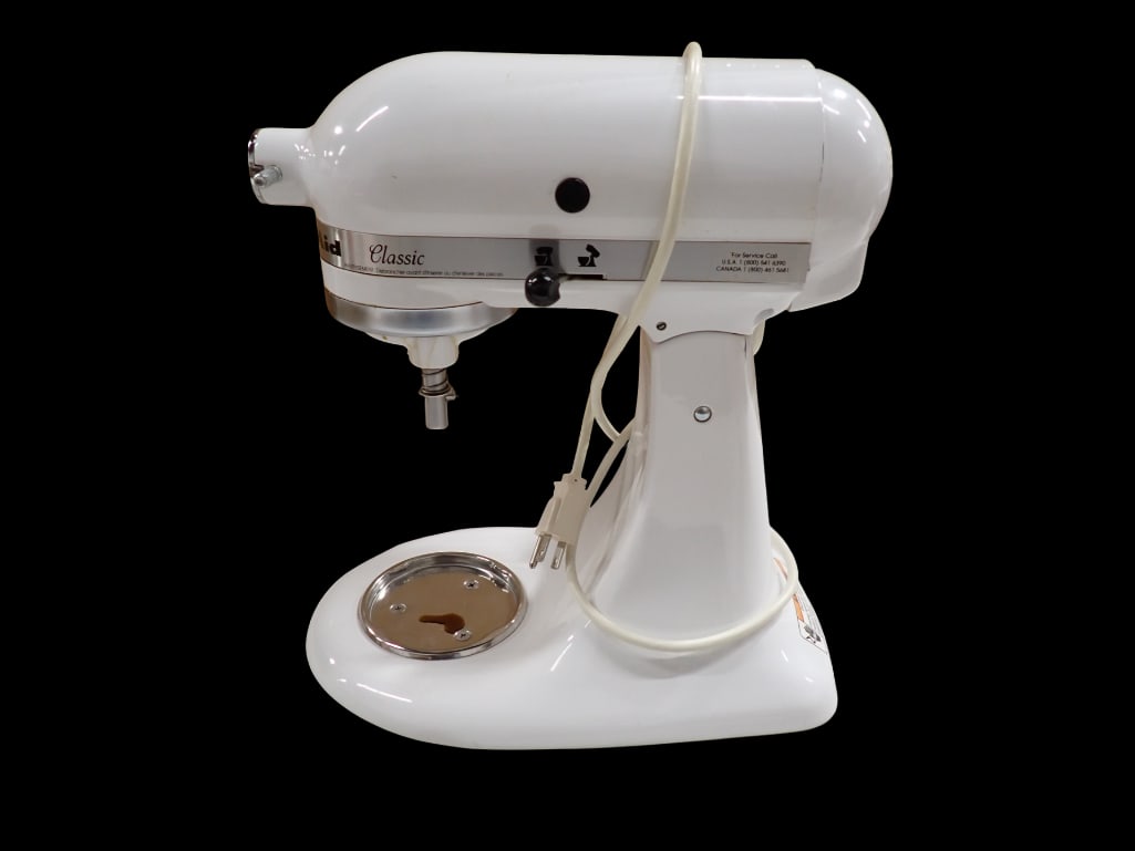 White KitchenAid Mixer (1 of 8)