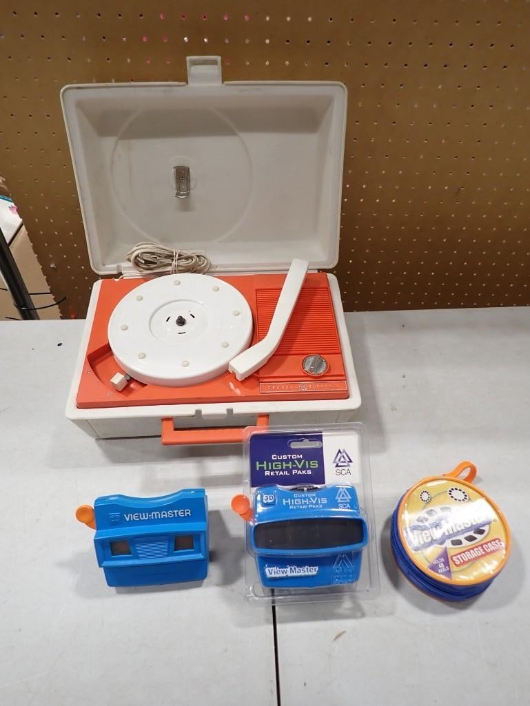 Vintage Lot including 2 View Masters and a storage Case and a GE portable Record Player / Turntable (1 of 5)