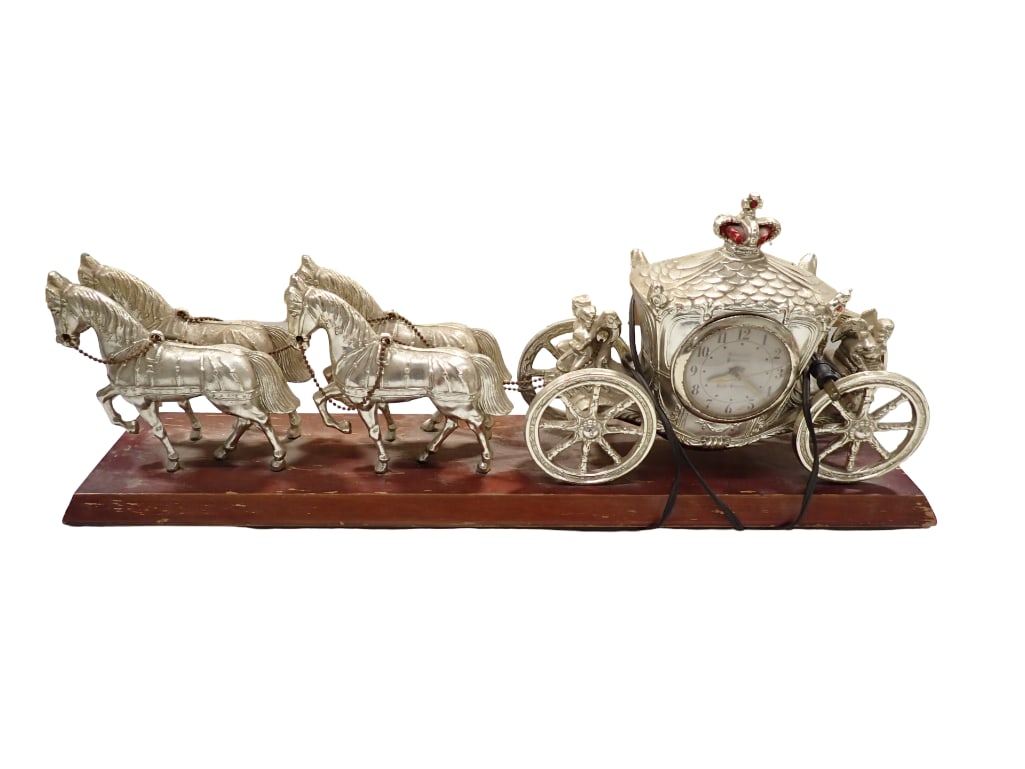 Carriage with Horses Mantle Clock (1 of 8)