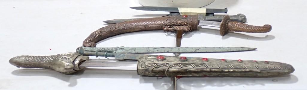 Lot of Vintage Knives Some with Sheaths: Lot of Vintage Knives Some with Sheaths All pictures are considered part of the description and should be examined carefully by bidders. Live Auctioneers is now offering Live Shipping through them.