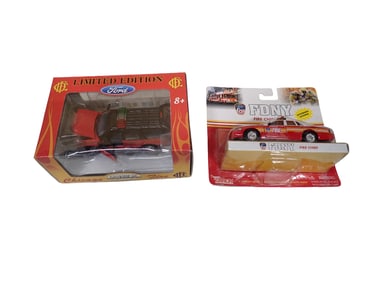 2 Toy Vehicles incl Gearbox Ford Expedition Chicago Fire Department and FDNY Fire Chief Car by Daron