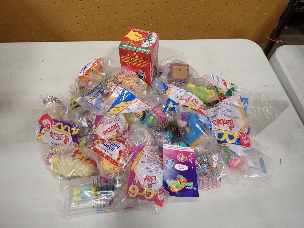 McDonald's Disney 101 Dalmatians Snow Globe New in Box Plus Happy Meal Toys (1 of 6)