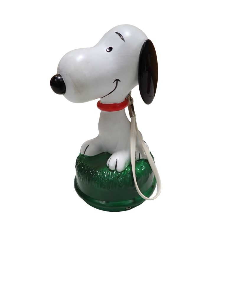 Vintage Peanuts Snoopy Radio Works: Vintage Peanuts Snoopy Radio Works All pictures are considered part of the description and should be examined carefully by bidders. Live Auctioneers is now offering Live Shipping through them. This is