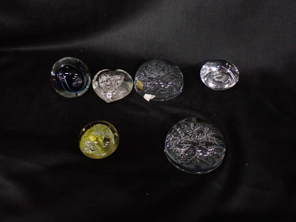 Glass Paperweight Lot including Snowflake Design, Art Glass, etc.: Glass Paperweight Lot including Snowflake Design, Art Glass, etc. All pictures are considered part of the description and should be examined carefully by bidders. Live Auctioneers is now offering Live