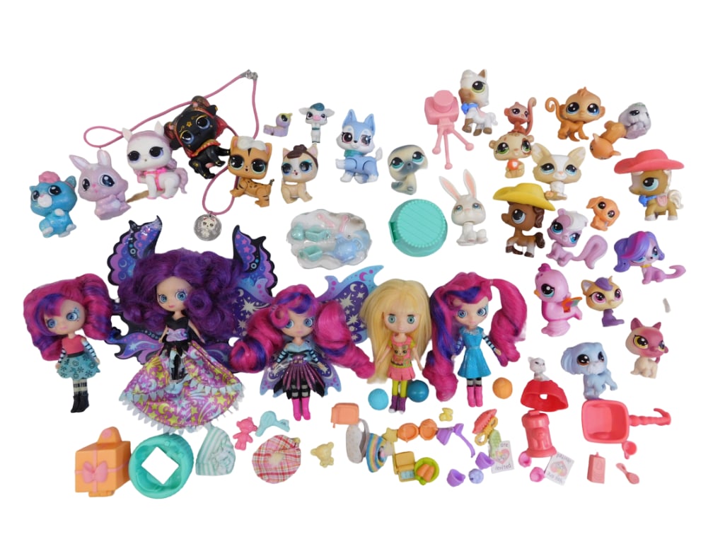 Hasbro Littlest Pet Shop Blythe Mini Dolls, Animals, & Accessories Lot (1 of 8)