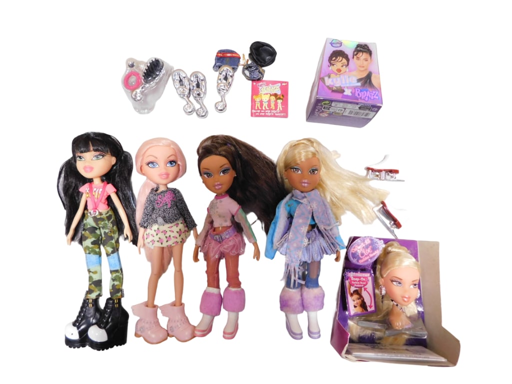 Vtg Bratz Yasmin, Cloe, Jade, Vinessa, Dolls, Etc Lot: Vintage Bratz Yasmin, Cloe, Jade, Vinessa, Dolls, Etc Lot. Includes 2006 Bratz Vinessa and Yazmin Ice Champions dolls, Selfie Snaps Cloe, Jade, Cloe Fashion head on partial card. Babyz Bra