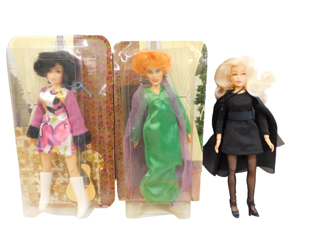 3 Mego Bewitched Samantha, Serena, Endora Figures Lot: 8" Mego Bewitched TV show Samantha, Endora, and Serena 8" posable dolls lot. Clean, 2 new in package. All pictures are considered part of the description and should be examined carefully