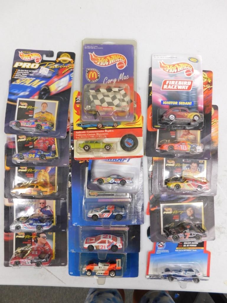 16 Hot Wheels incl Pro Racing and Pro Circuit New in Package (1 of 4)