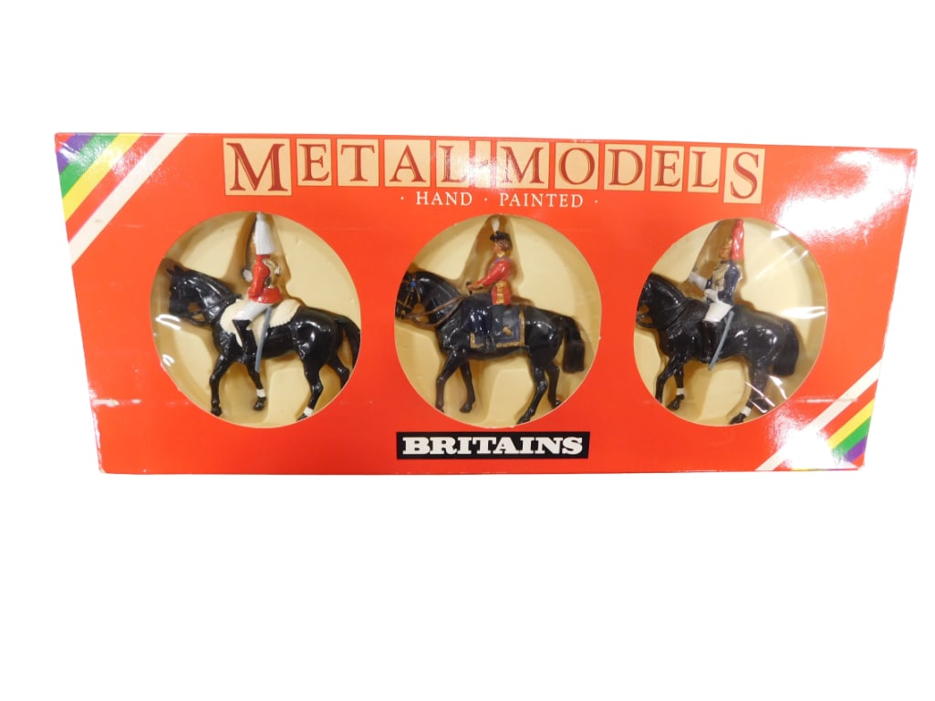 Britains 7233 Her Majesty Queen Elizabeth Mounted Lifeguard Mounted Horseguard Set Toy Soldiers: Britains 7233 Her Majesty Queen Elizabeth Mounted Lifeguard Mounted Horseguard Set Metal Soldiers in Original Box All pictures are considered part of the description and should be examined carefully b