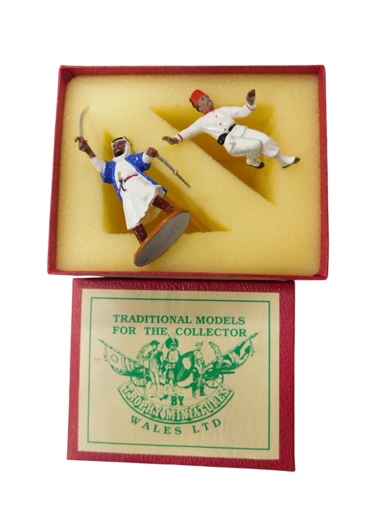 Traditional Models Set No HT4 Hand to Hand incl Bedouin with Sword and Gordon Holding Rifle Aloft: Traditional Models for the Collector by Trophy Miniatures Tel-EL-Kebir Set No HT4 Hand to Hand Toy Soldiers incl Bedouin with Sword and Gordon Holding Rifle Aloft in Original Box. Gordon