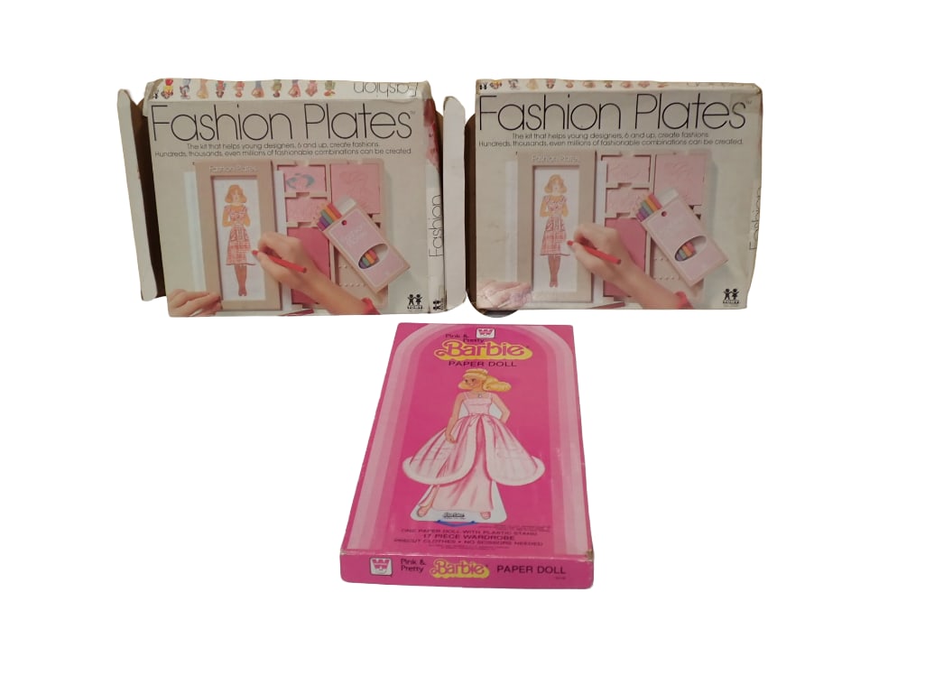 Vtg 1983 Barbie Paper Dolls and 2 Sets of 1978 Fashion Plates: Vintage 1983 Barbie Paper Dolls including 2 Dolls - No Stand and 2 Sets of 1978 Fashion Plates - 1 set is missing the instructions All pictures are considered part of the description and should be ex