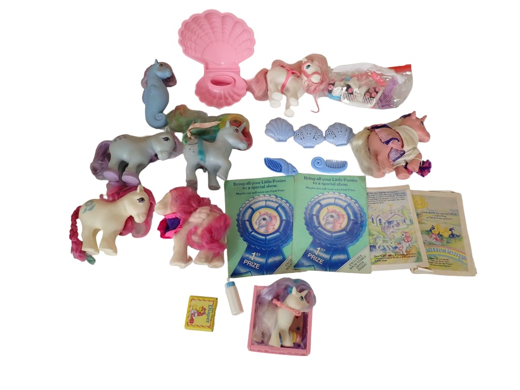 My Little Pony Lot incl Ponies, Accessories, etc: My Little Pony Lot incl Ponies, Accessories, etc All pictures are considered part of the description and should be examined carefully by bidders. Live Auctioneers is now offering Live Shipping throu