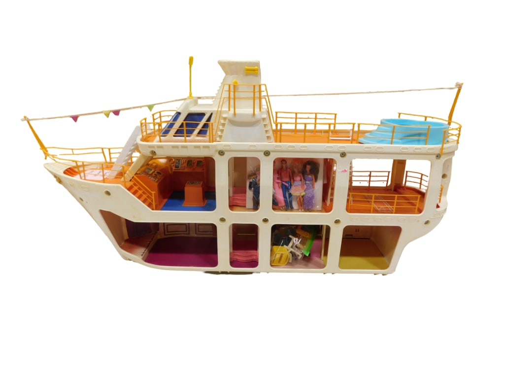Vtg 1980s Kenner Glamour Gals Ocean Queen Playset: Vintage 1980s Kenner Glamour Gals Ocean Queen Playset. Includes some dolls, doll clothes, accessories, etc. Includes only what is shown in the pictures. All pictures are considered pa