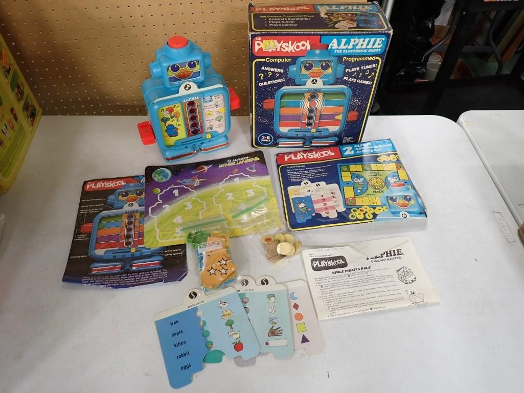 Vtg 1978 Alphie Robot Tested and Works: Vintage 1978 Alphie Robot Tested and Works All pictures are considered part of the description and should be examined carefully by bidders. Live Auctioneers is now offering Live Shipping through 