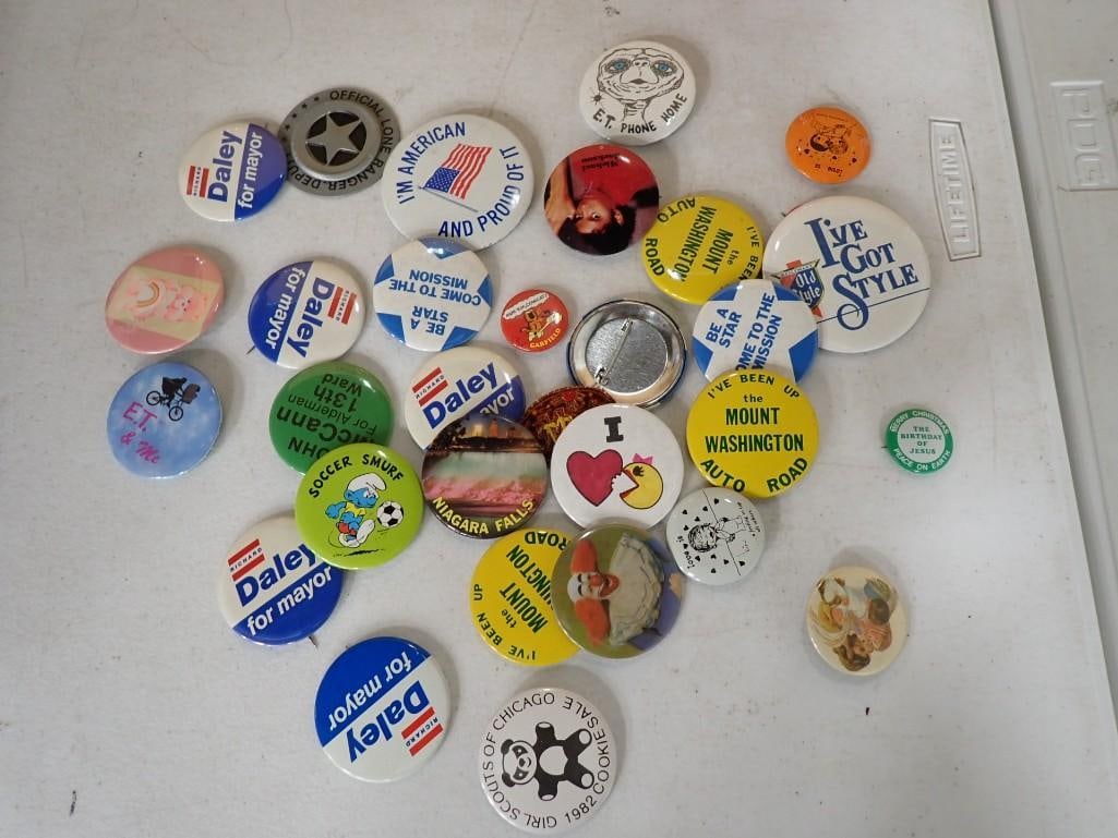 Lot of Vintage Buttons incl ET, Soccer Smurf, Michael Jackson, Garfield, Care Bear, Etc (1 of 8)