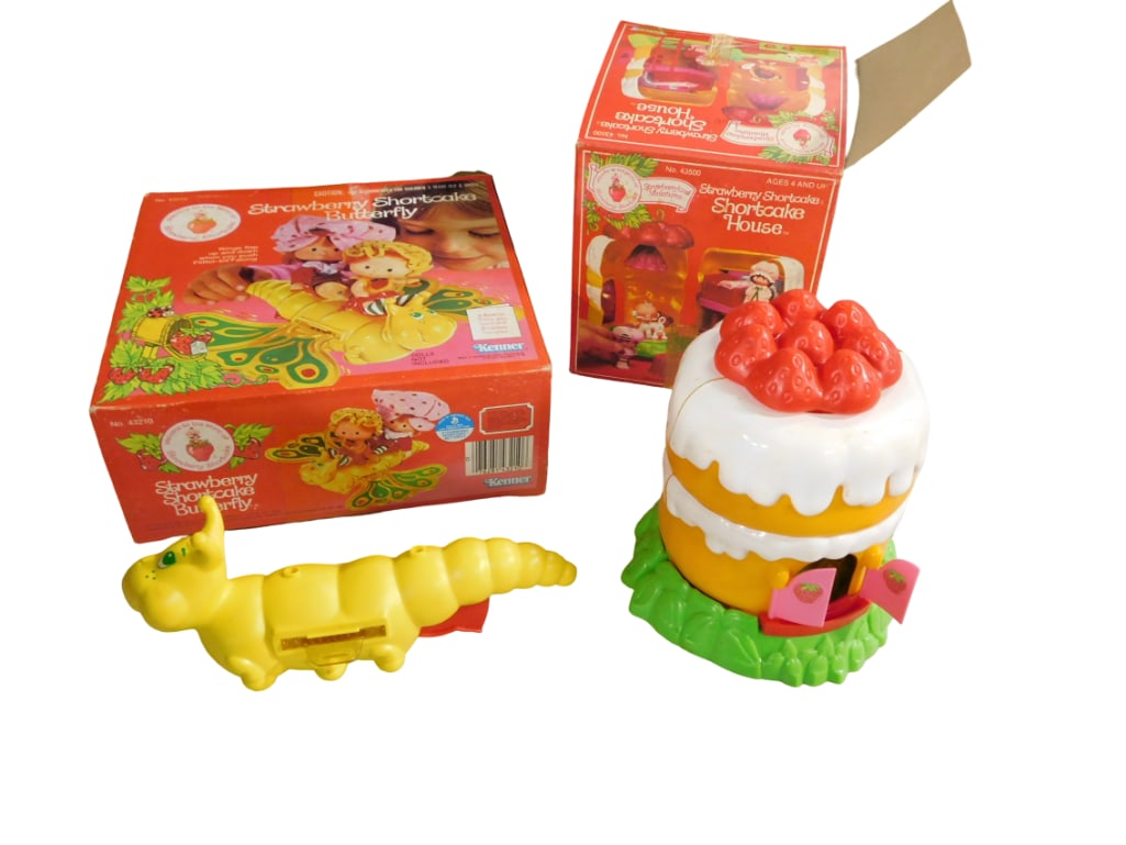 Vintage Strawberry Shortcake Butterfly and Strawberry Shortcake House Both in Original Boxes by Kenn: Vintage Strawberry Shortcake Butterfly and Strawberry Shortcake House Both in Original Boxes by Kenner. Includes everything that you see in the pictures All pictures are considered part of the d