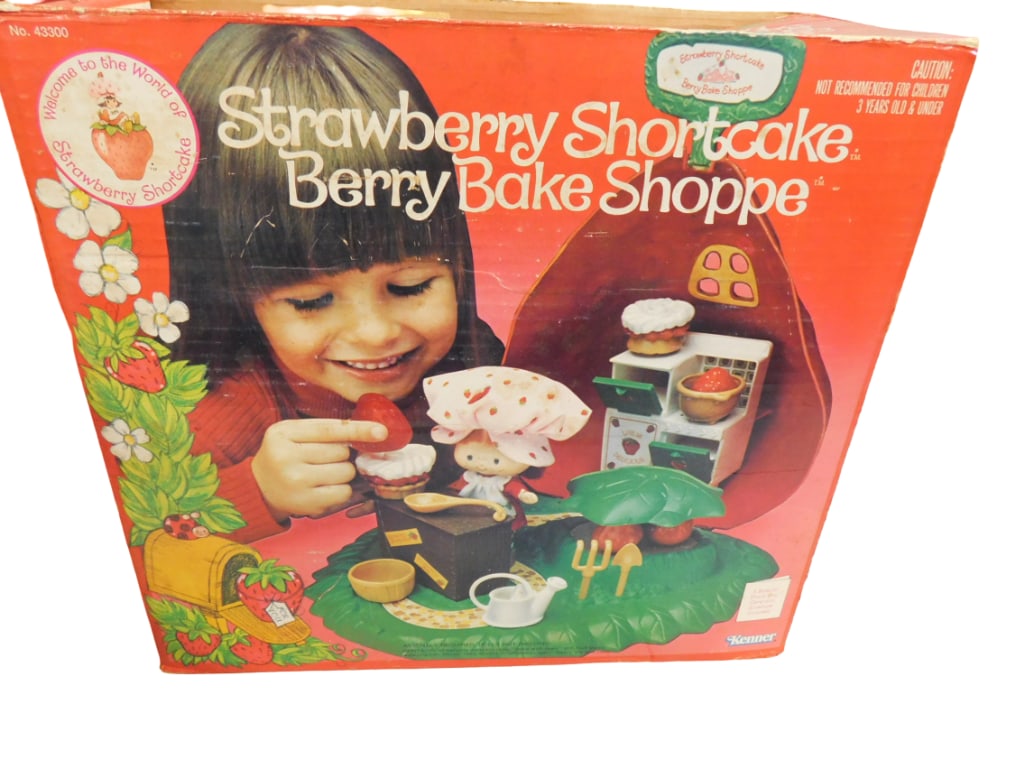 Vintage Strawberry Shortcake Berry Bake Shoppe in Original Box by Kenner: Vintage Strawberry Shortcake Berry Bake Shoppe in Original Box by Kenner. Includes everything shown in the pictures. All pictures are considered part of the description and should be examined carefull