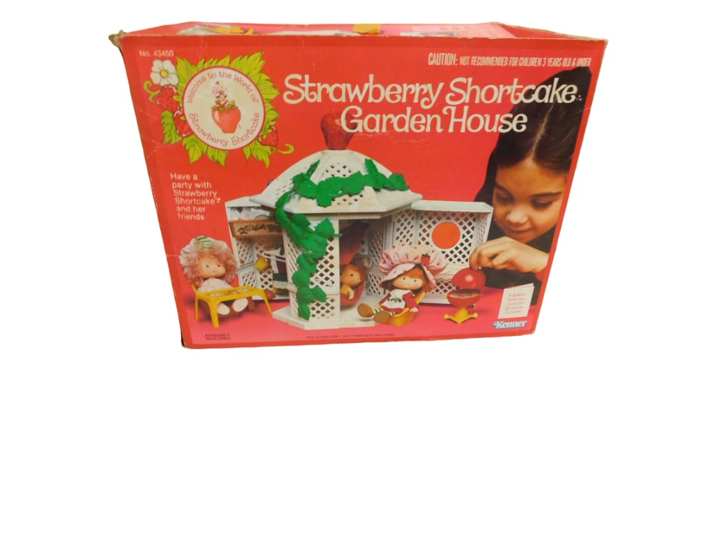 Vintage Strawberry Shortcake Garden House in Original Box by Kenner: Vintage Strawberry Shortcake Garden House in Original Box by Kenner. Includes everything shown in the pictures All pictures are considered part of the description and should be examined carefull