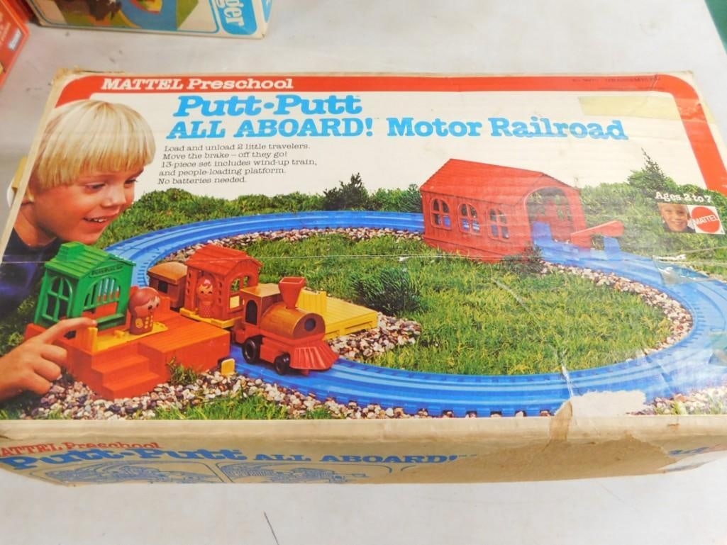 Vintage 1976 Mattel Putt Putt Railroad Train in Original Box: Vintage 1976 Mattel Putt Putt Railroad Train in Original Box Condition: missing the crossing gate. Train does NOT wind All pictures are considered part of the description and should