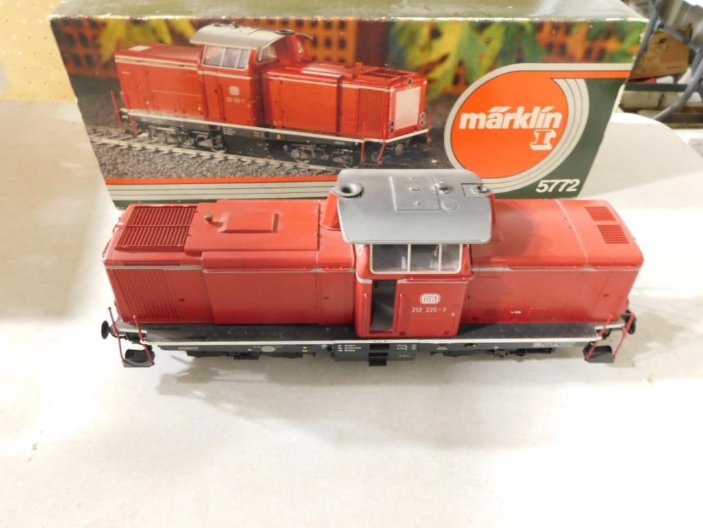 Marklin 5772 Red Train - 1 Gauge: Marklin 5772 Red Train - 1 Gauge All pictures are considered part of the description and should be examined carefully by bidders. Live Auctioneers is now offering Live Shipping through them. Thi