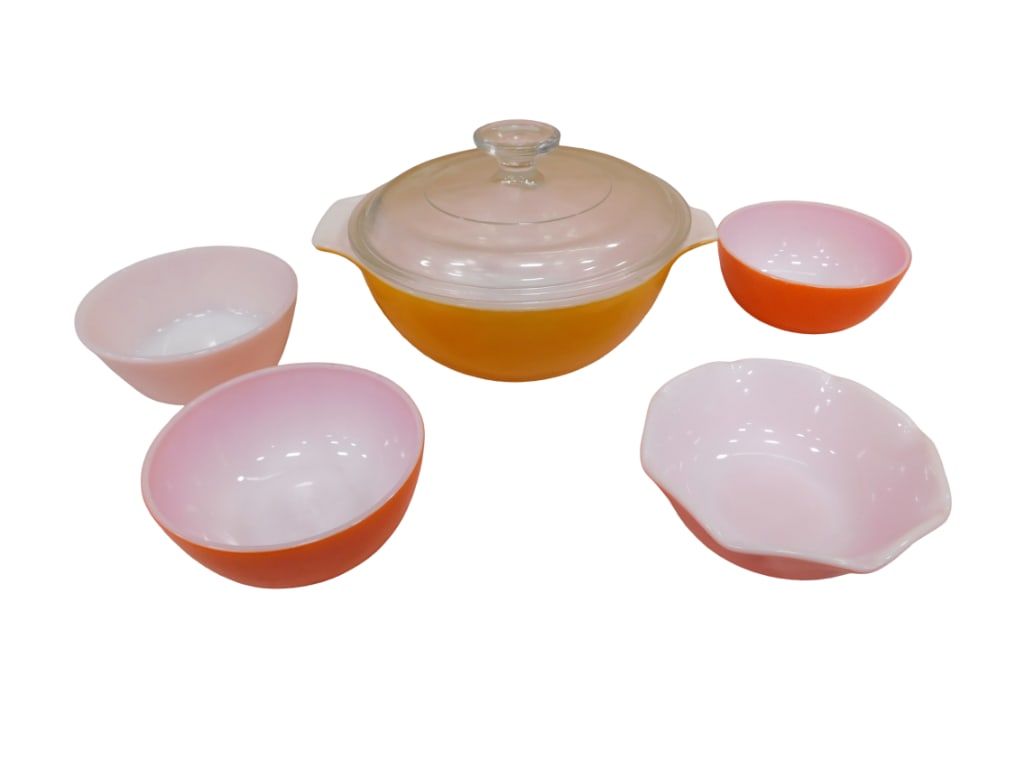 5 Vintage Bowls including Orange Pyrex 442, 1 pink Federal Glass, 2 Orange Texture Hazel Atlas and: 5 Vintage Bowls including Orange Pyrex 442, 1 pink Federal Glass, 2 Orange Texture Hazel Atlas and 1 Crinoline Pink Hazel Atlas. All pictures are considered part of the description and should be exa