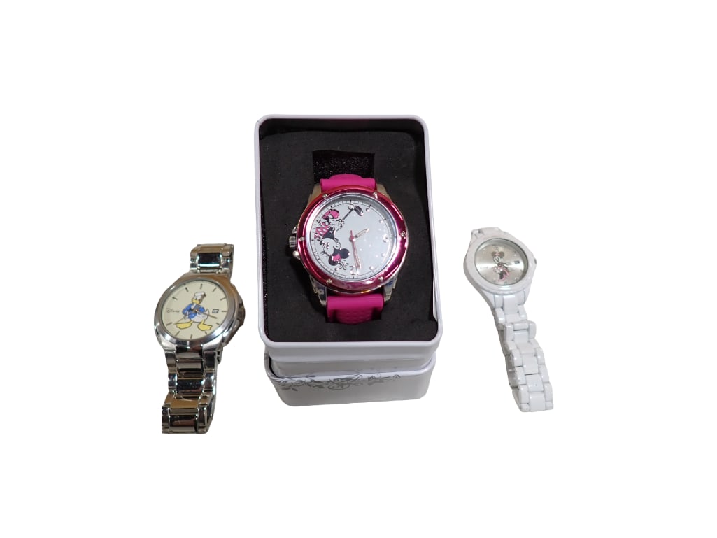 3 Disney Watches incl 2 Minnie Mouse and 1 Donald Duck: 3 Disney Watches incl 2 Minnie Mouse and 1 Donald Duck Condition: untested All pictures are considered part of the description and should be examined carefully by bidders. Live Auctionee