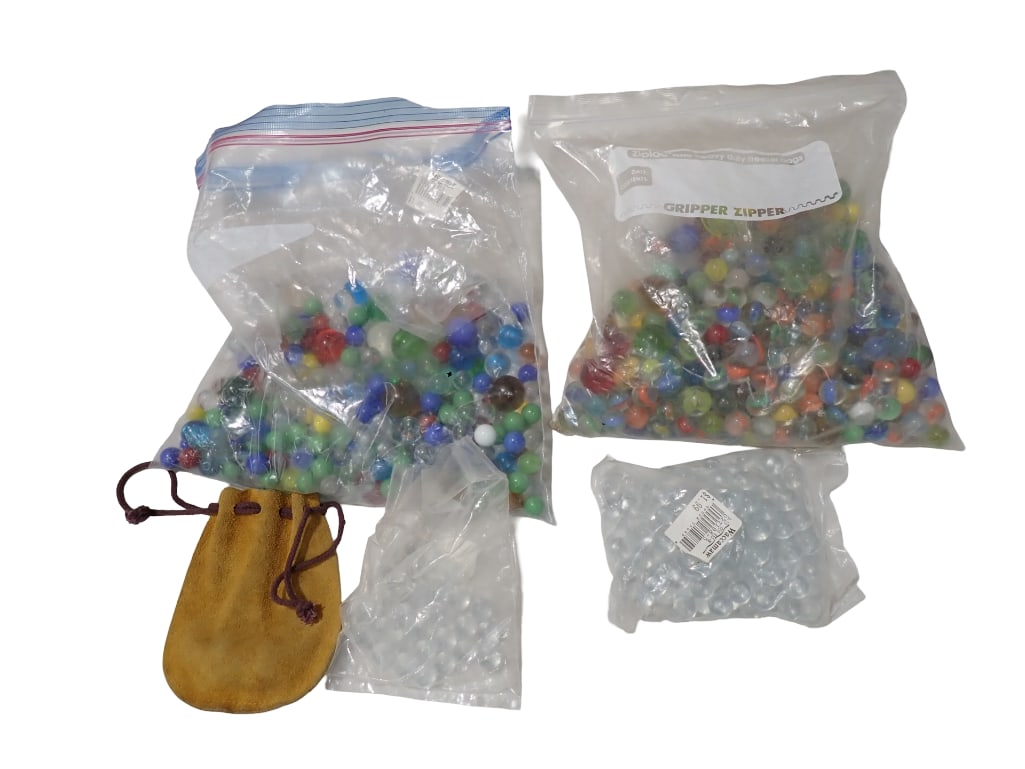 Lot of Marbles: Lot of Marbles All pictures are considered part of the description and should be examined carefully by bidders. Live Auctioneers is now offering Live Shipping through them. This is an optional payme