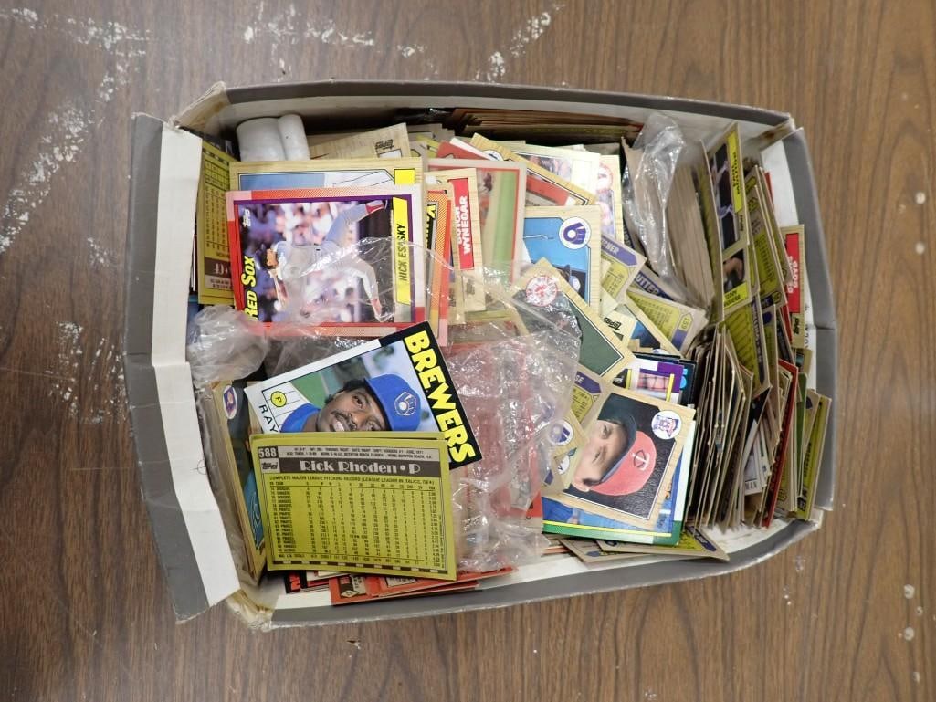 Lot of Baseball Cards Mostly Topps (1 of 7)