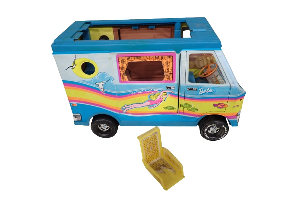Vintage 1970s Barbie Beach Bus (1 of 7)