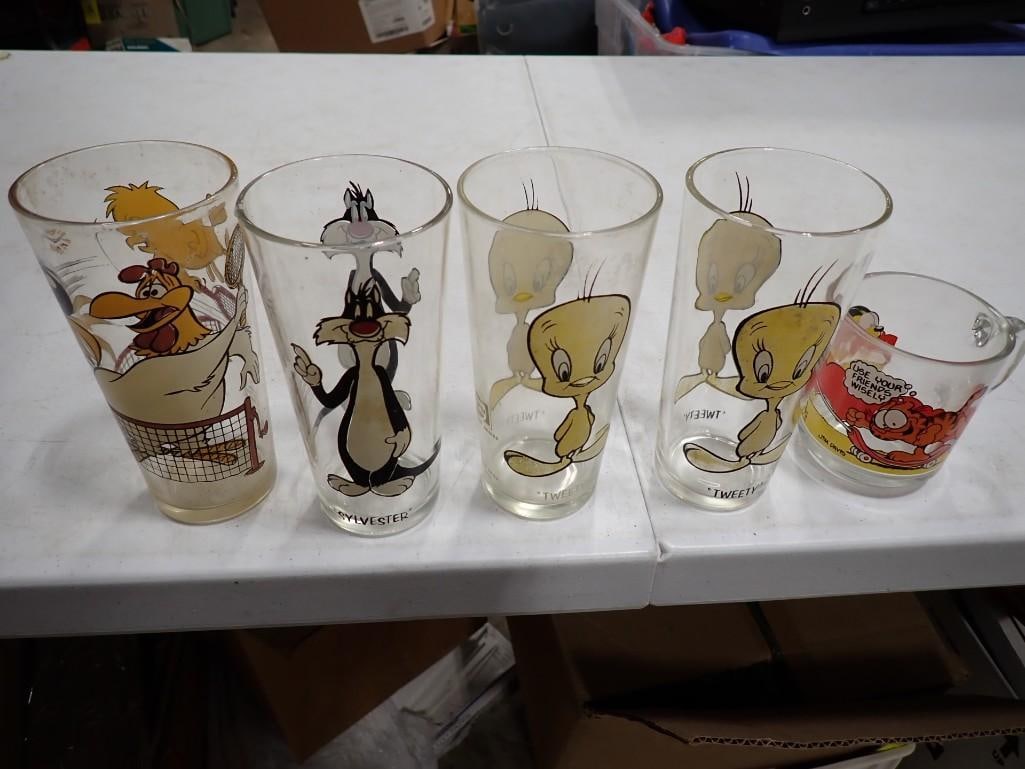 4 Pepsi Collector Series Glasses Warner Bros Plus 1 Garfield Glass Mug (1 of 9)