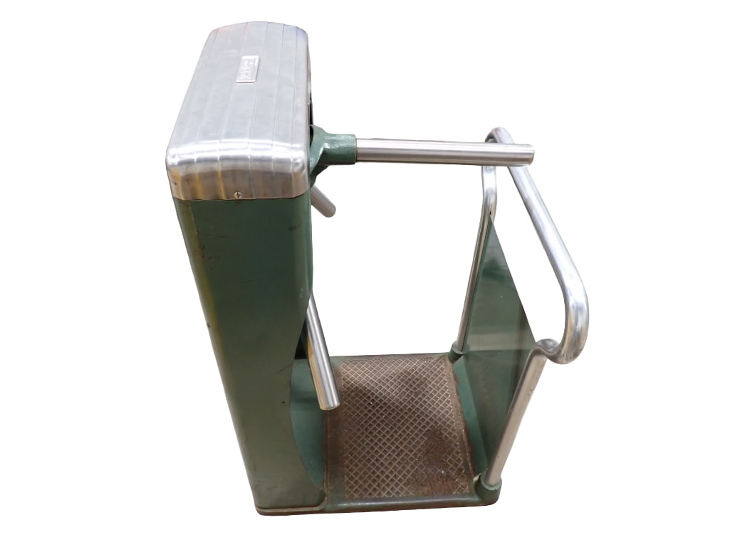 Vintage or Antique Turnstile - Appears to be from Wrigley Field: Vintage or Antique Turnstile - Appears to be from Wrigley Field All pictures are considered part of the description and should be examined carefully by bidders. Live Auctioneers is now offering Live S