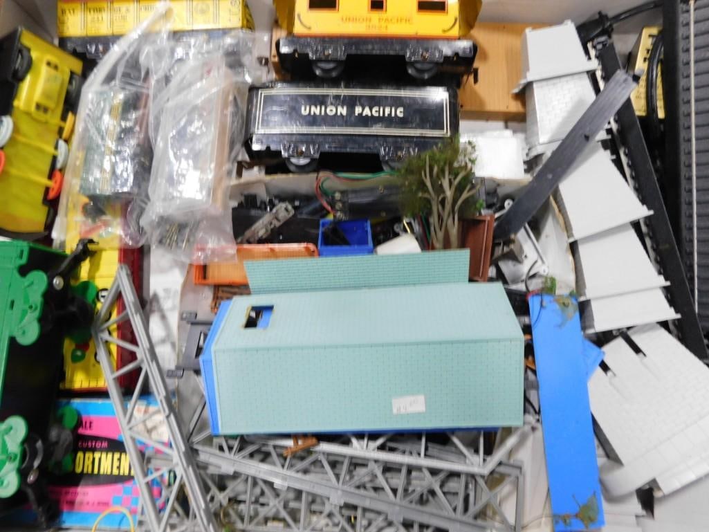 Lot of Model Railroad and Train Cars (1 of 5)