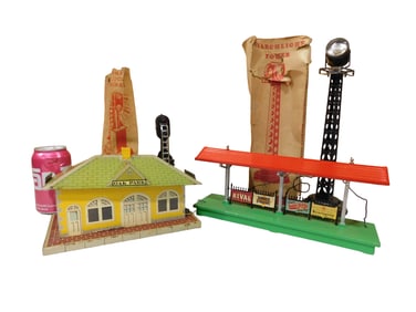 Vintage Marx Model Railroad Oak Park Train Station, Searchlight Tower, Lionel Train Platform #156